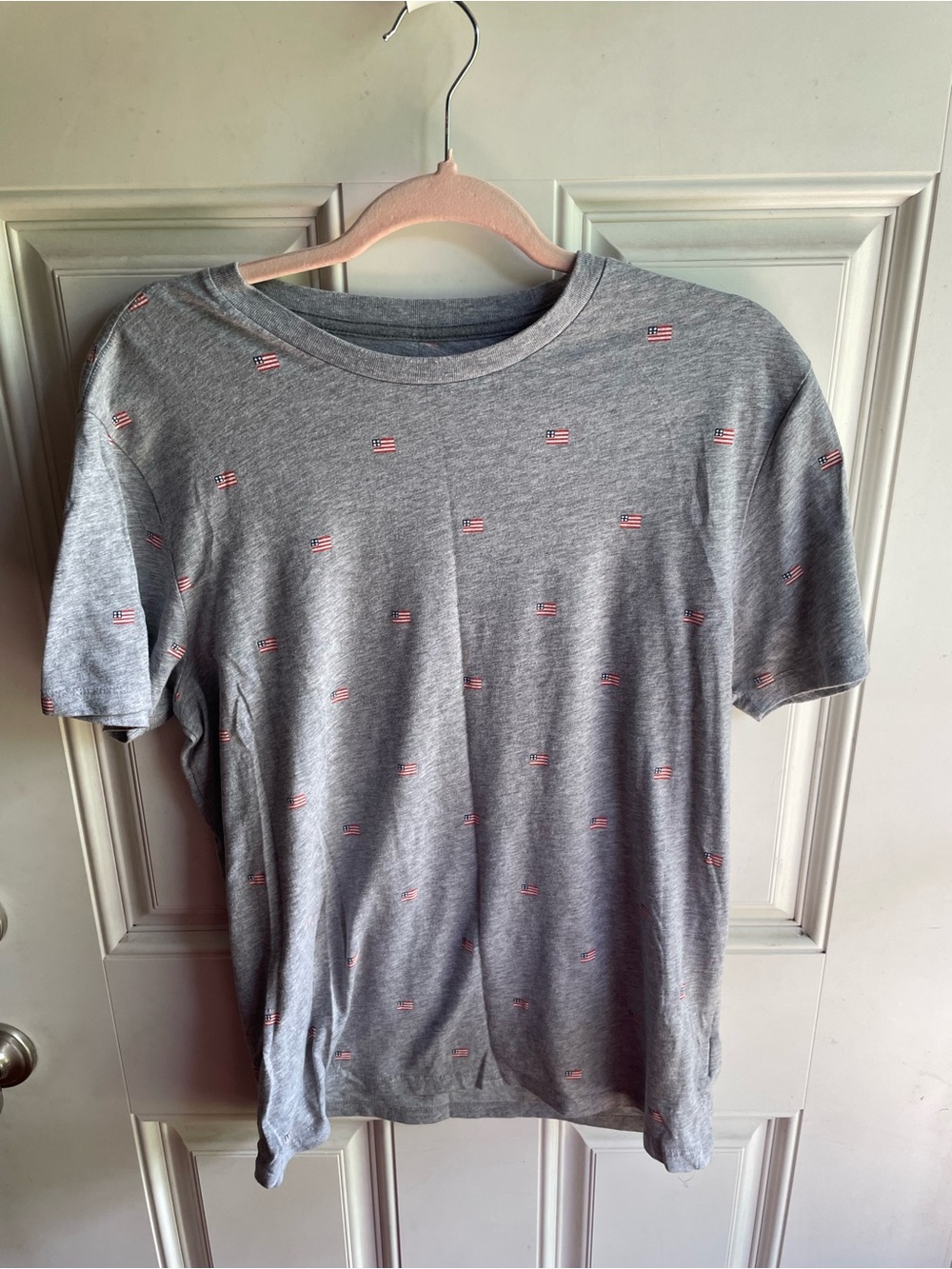 Old Navy Gray Short-Sleeve Crewneck T-Shirt with Micro Flag Print